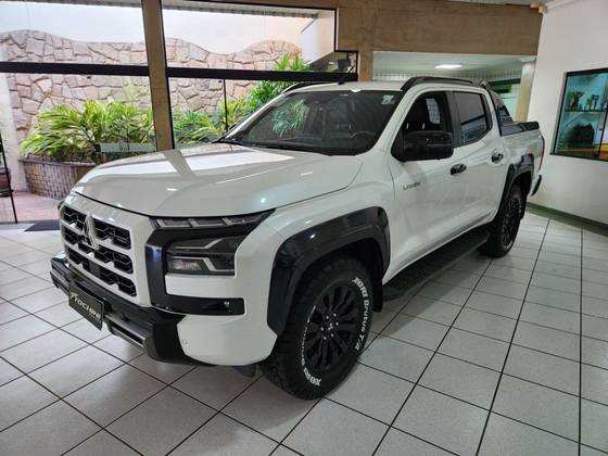 MITSUBISHI TRITON 2.4 BITURBO DIESEL CD KATANA 4X4 AUTOMÁTICO